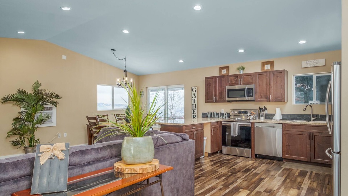 East Wenatchee House | Spacious home on a vineyard near Gorge Amp.,Leavenworth,chelan and Mission Ridge