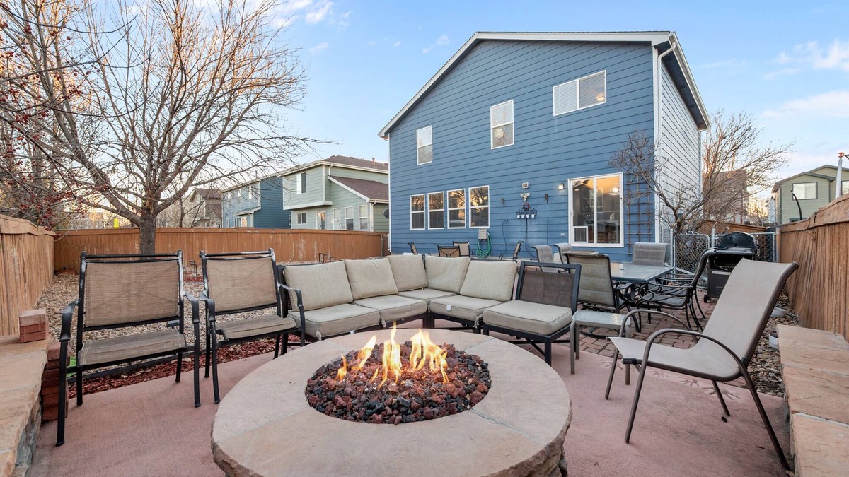 Brighton House | Spacious Home - Theatre - Pet Friendly - Outdoor Firepit