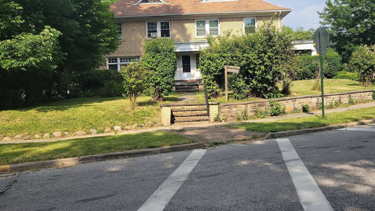 Cleveland House | Spacious Home in Cleveland Heights