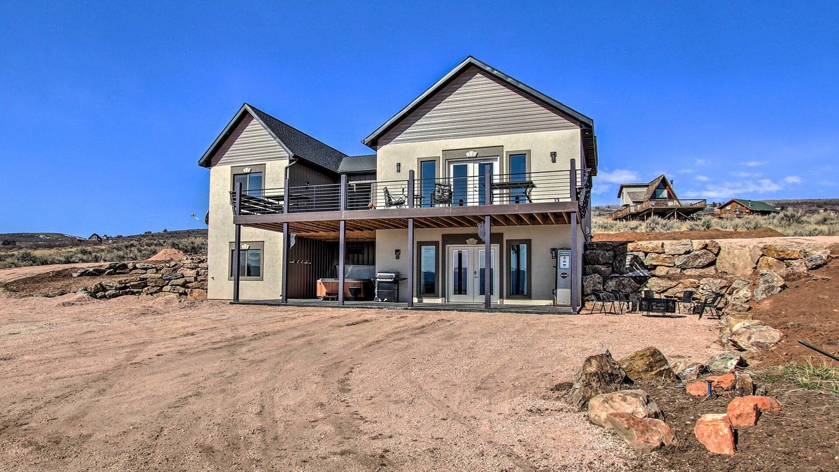 Sweetwater House | Spacious Home w/Mtn Views: 2 Mi to Bear Lake!