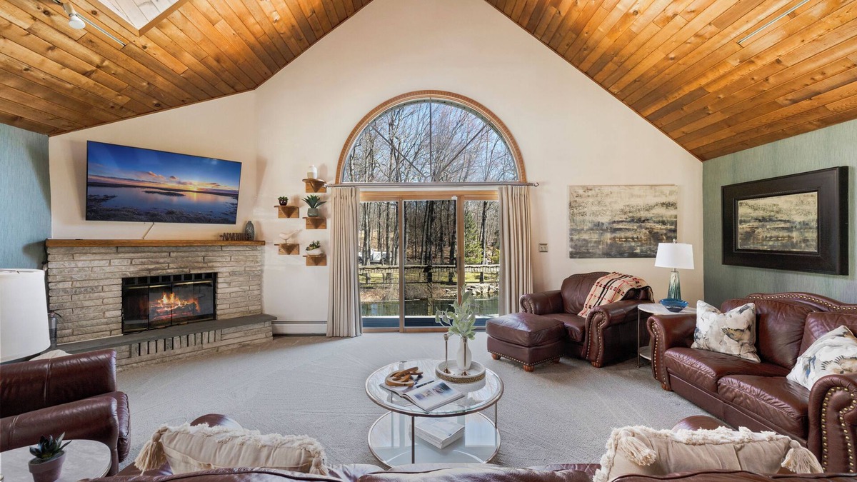 Monroe House | Spacious Home w/Pool/Hot Tub, Mins to Parks/Skiing