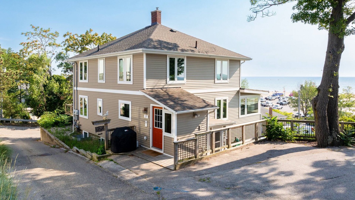 Grand Haven House | Spacious Home w/Stunning Views of Lake Michigan