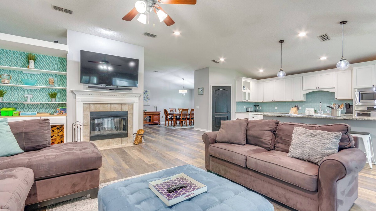 North Northwest Pensacola House | Spacious Home w/Sunroom, 15 Mi to Pensacola!