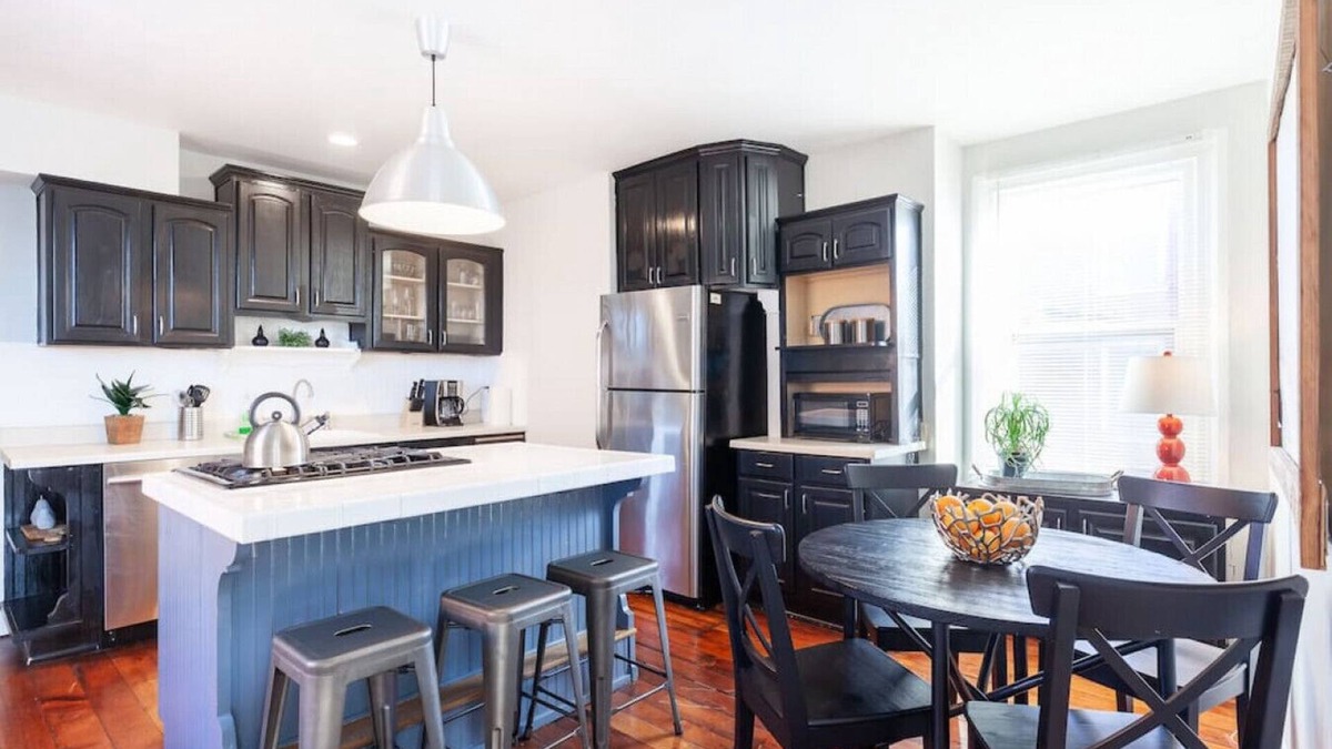 Pendleton Apartment | Spacious Home: Walk to Everything & FREE Parking