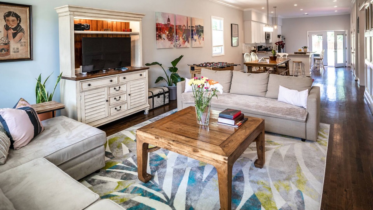Northeast Bed & Breakfast | Spacious Home with 5000 Sq Ft Yard close to Downtown DC & Metro