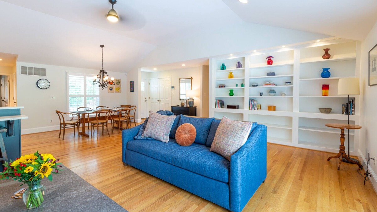 Annapolis House | Spacious home with an outdoor pool, screened porch, washer/dryer & central AC