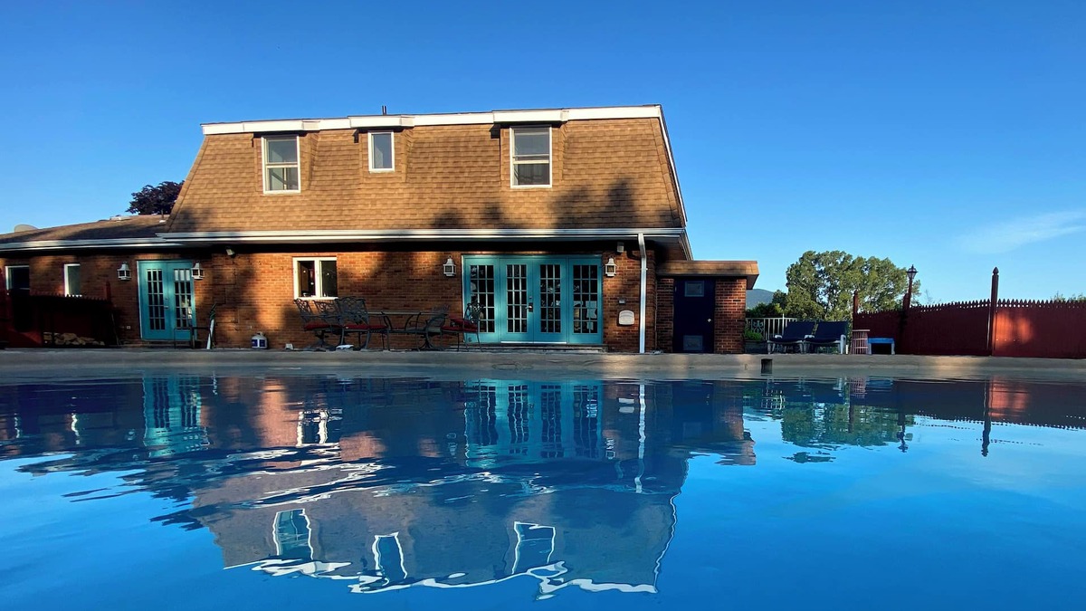 Catskill House | Spacious home with character, Near slopes, Fireplace, Private Pool, and Hot Tub