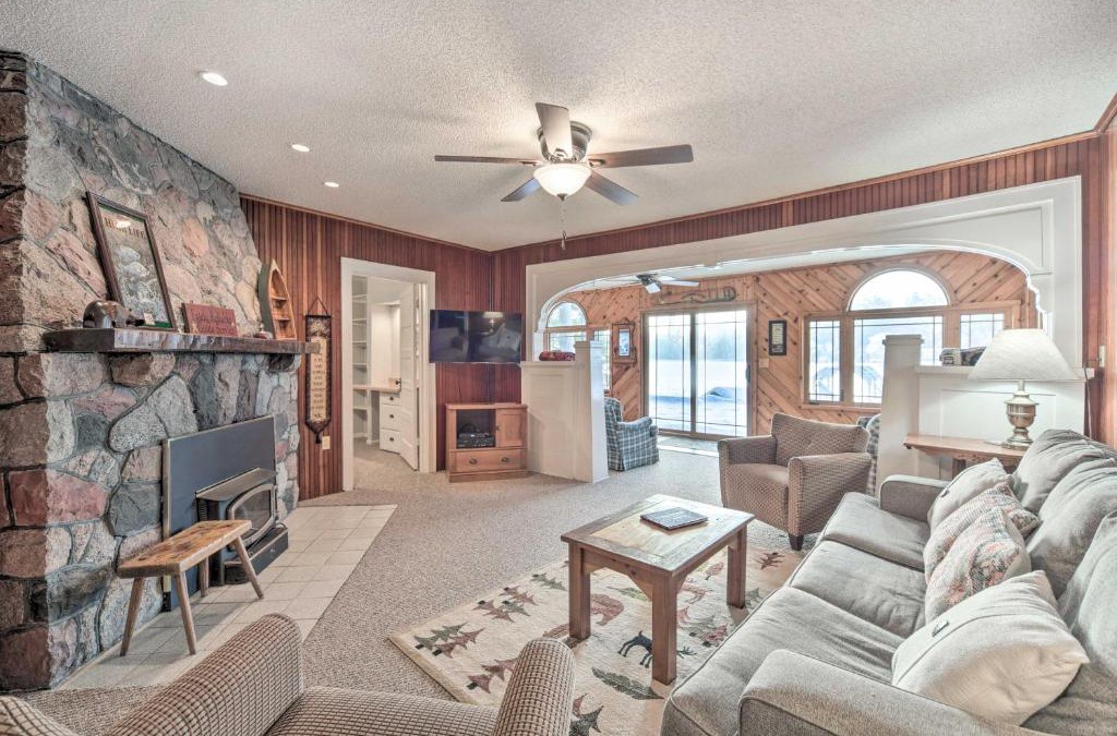 Chetek House | Spacious Home with Deck on Lake Chetek!