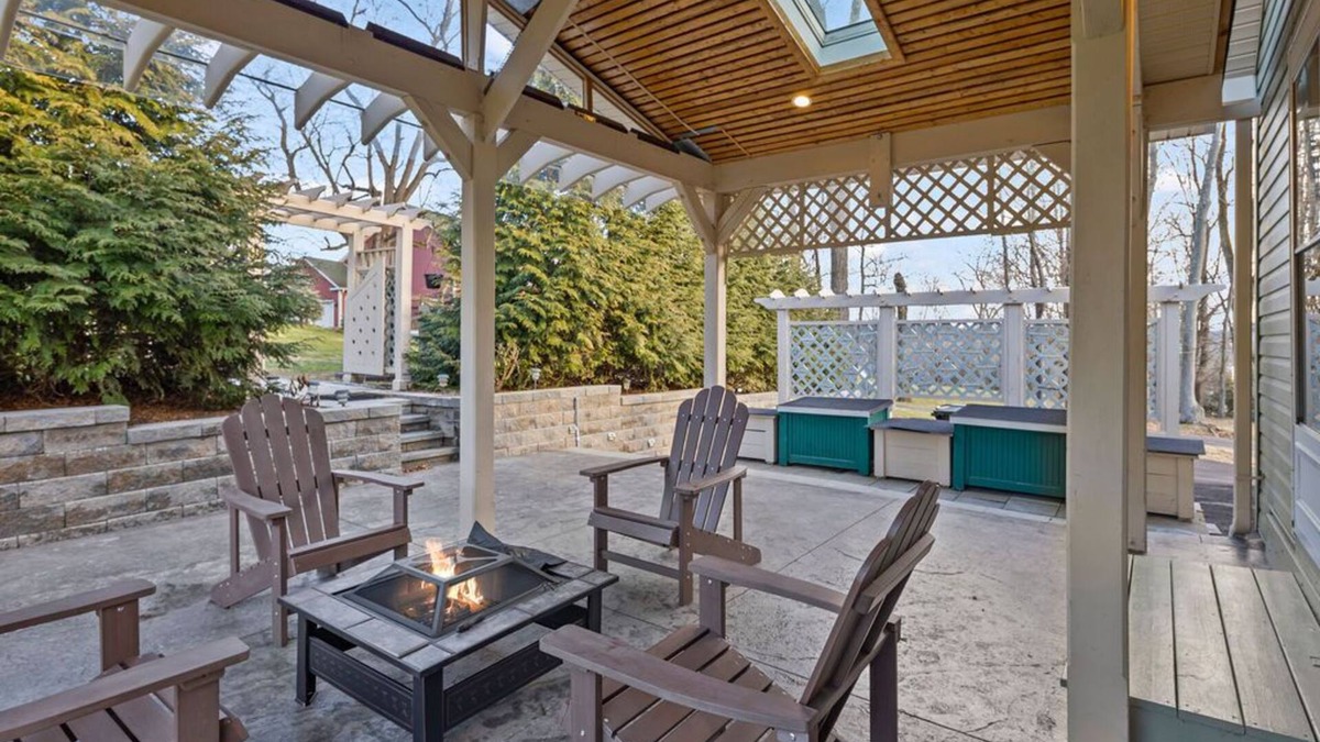 Chester House | Spacious Home with Game Room and Pool