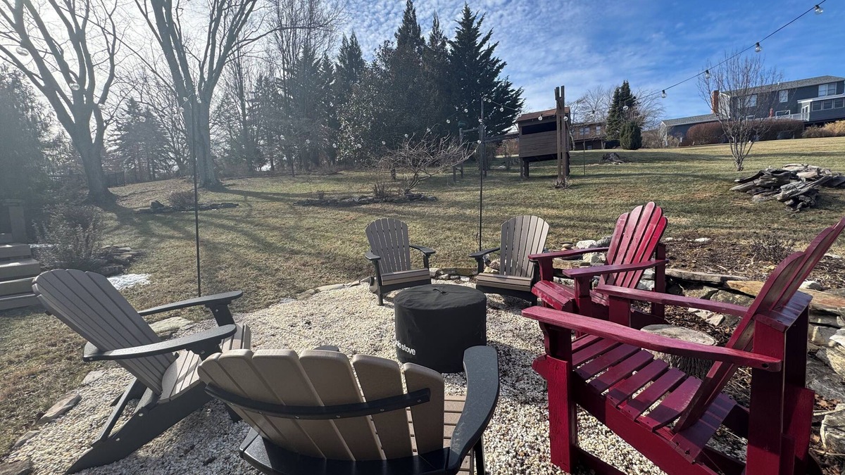 Blacksburg House | Spacious Home with Mountain Views - only 1.7 Miles from Campus