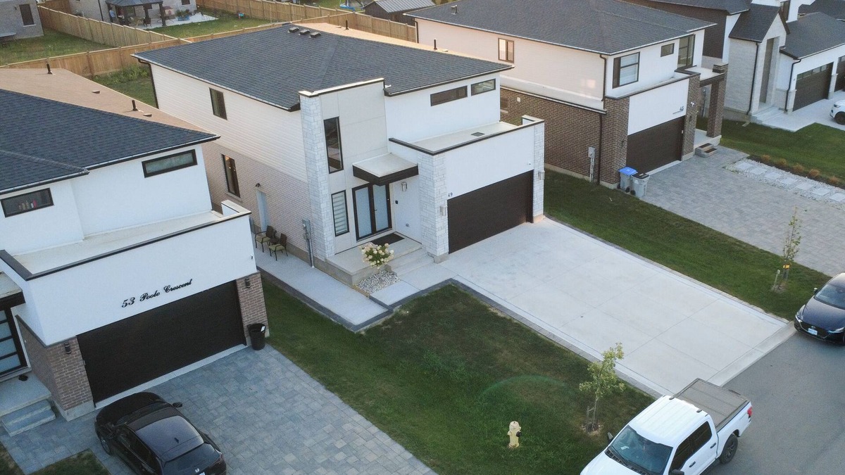 Middlesex Centre House | Spacious Home with modern style