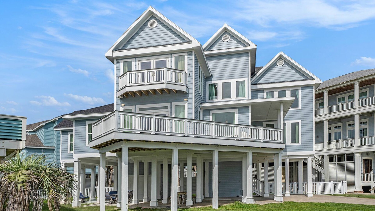 Pirates Beach House | Spacious home with ocean-view balconies and chef's kitchen