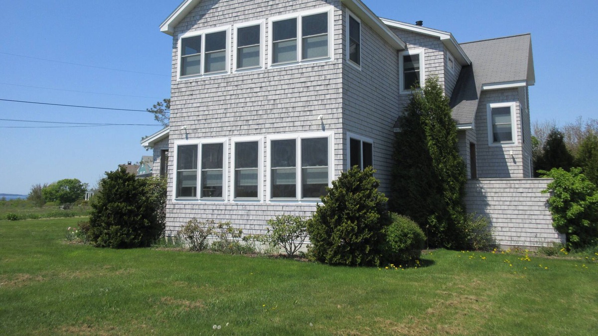 Mid-Coast and Islands House | Spacious Home, With Ocean Views, Large Yard, Private Driveway, Handicap Access