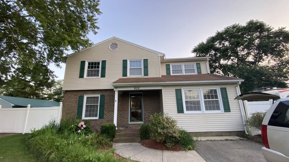 Salisbury House | Spacious home with private pool & game room. Sleeps 15. Close to Ocean City.