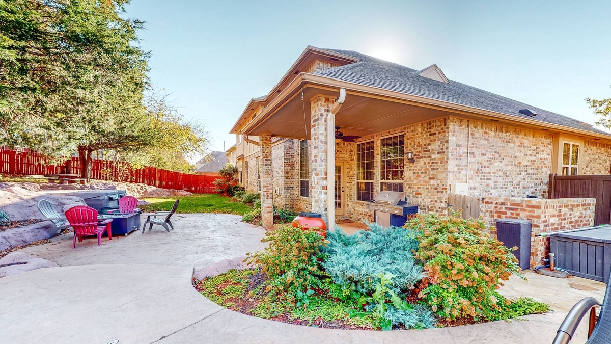 Edmond House | Spacious Home with Private Pool- Home Office & Gym