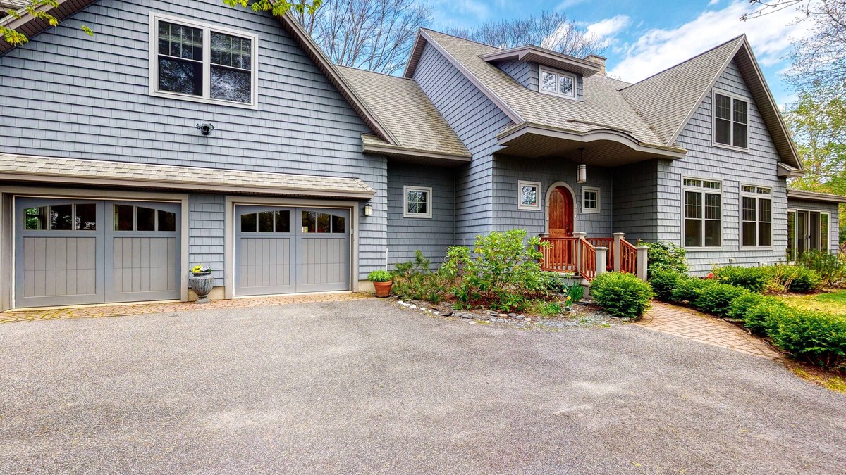 Cape Neddick House | Spacious home with sunroom, yard, & fireplace - close to town & sites