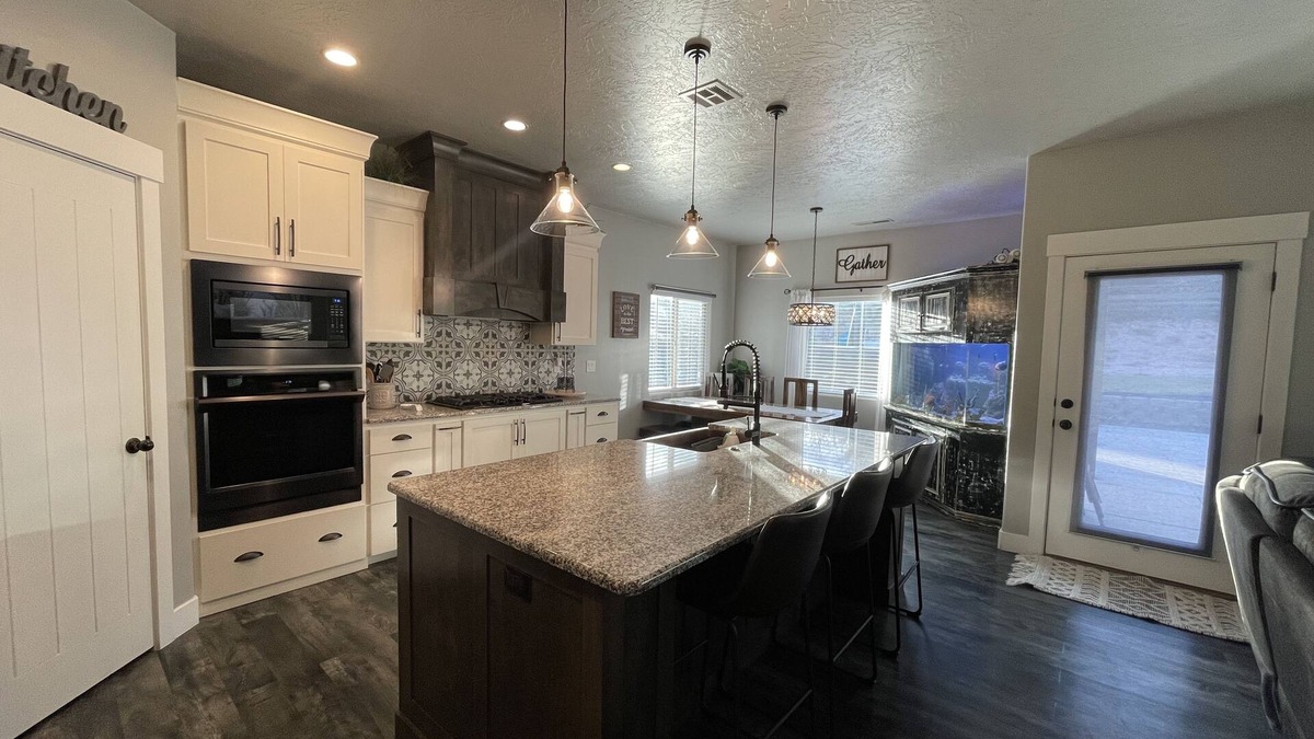 Toquerville House | SPACIOUS HOME with POOL SPA. 25 MIN TO ZION NP