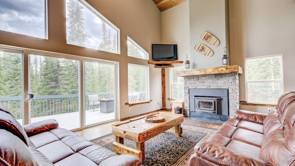 Valley of the Sun Cabin | Spacious Home with Wrap-Around Deck, Hot Tub, Fireplace - Elk Ridge