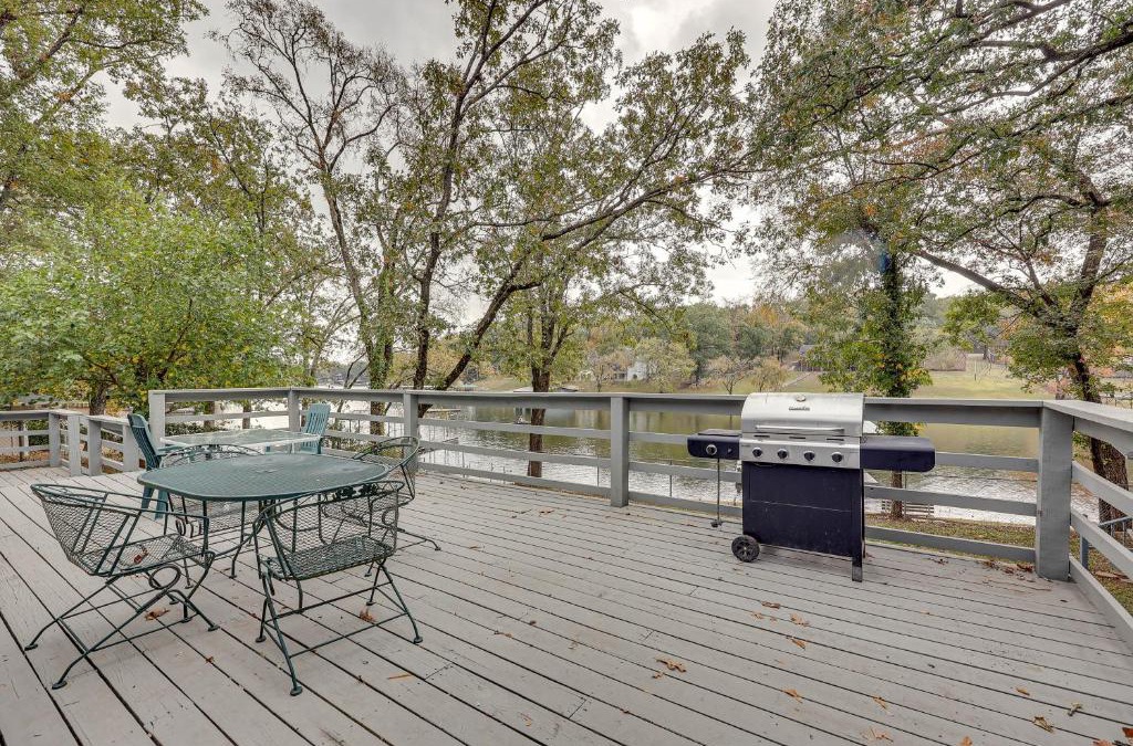 Rockwell House | Spacious Hot Springs Lakehouse on Lake Hamilton!