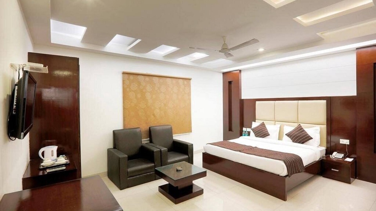 Mahipalpur Hotel | Spacious hotel in enjoyable Near New Delhi Airport with AC, WiFi