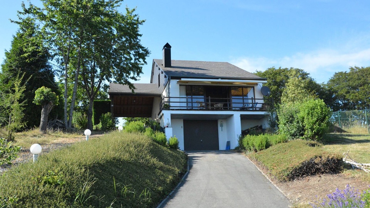 Hastiere-Lavaux House | Spacious house with beautiful terrace