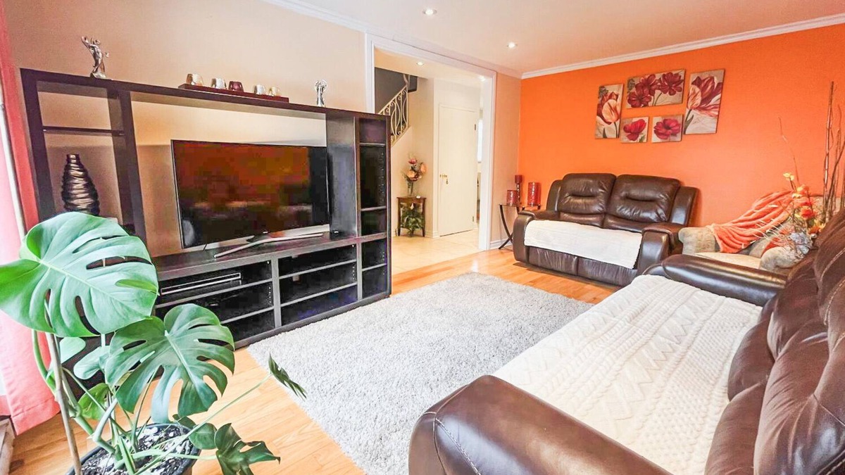 Pointe-aux-Trembles House | Spacious House 15 Km from Downtown Montreal