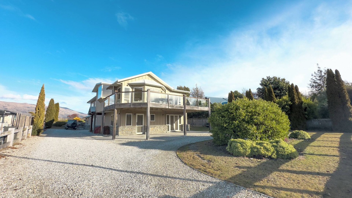 Wanaka House | Spacious House 15min walk from Wanaka Centre
