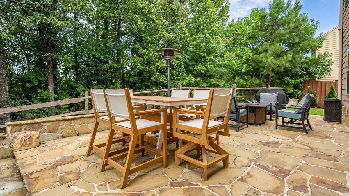 Acworth House | Spacious House 4BR, Home Theater, Gym, BBR, Bar