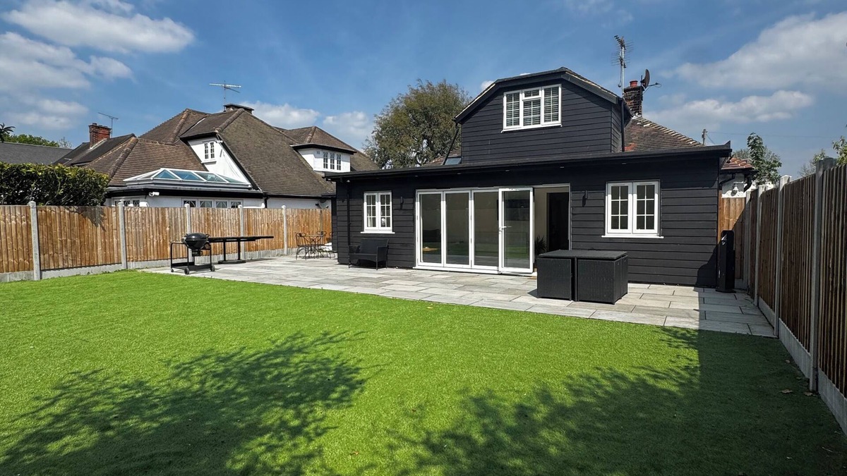 Brentwood House | Spacious House Brentwood, 4 Bedroom, 4 en-suites, Garden/BBQ/Free parking