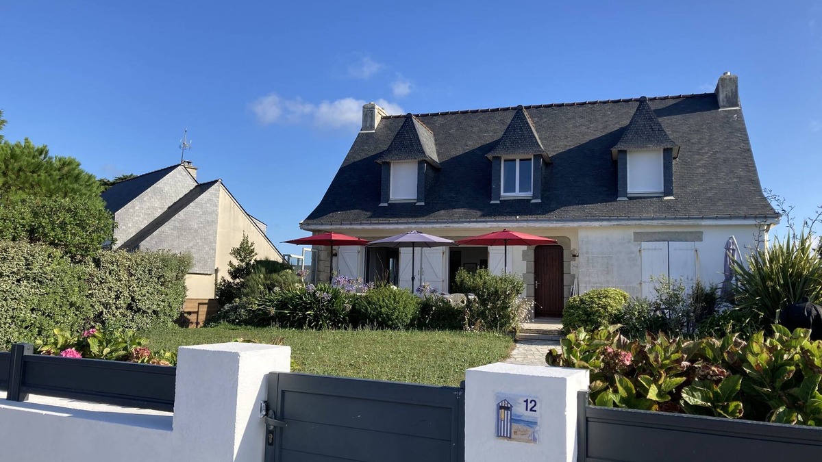 Saint-Jacques House | Spacious house facing the sea
