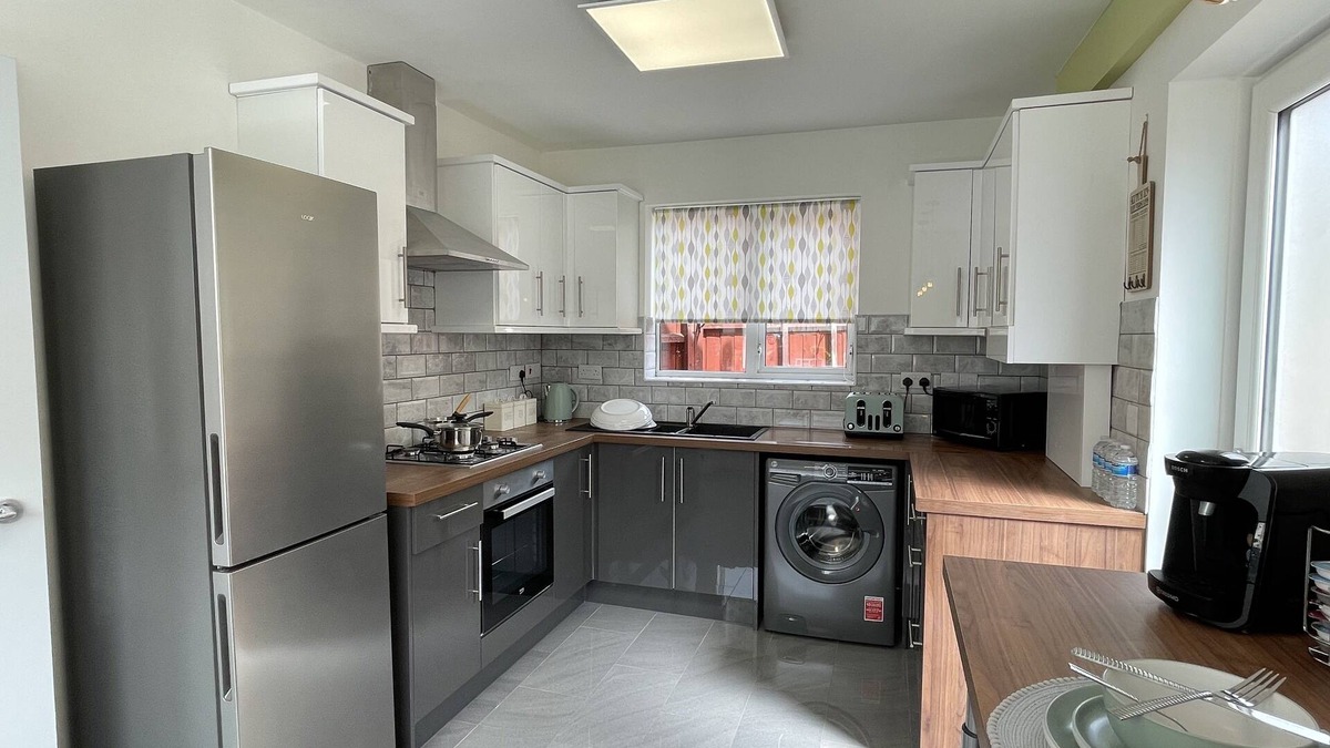 Derby House | Spacious House For Business and Leisure Travelers