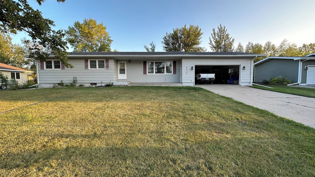 Manvel House | Spacious house in Manvel ND just 10 minutes north from Grand Forks!