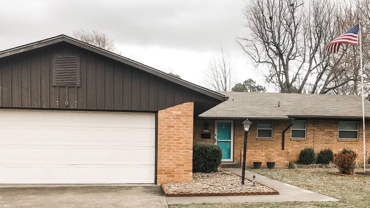 Springdale House | Spacious House in the Heart of NW AR w/Office and Game Room