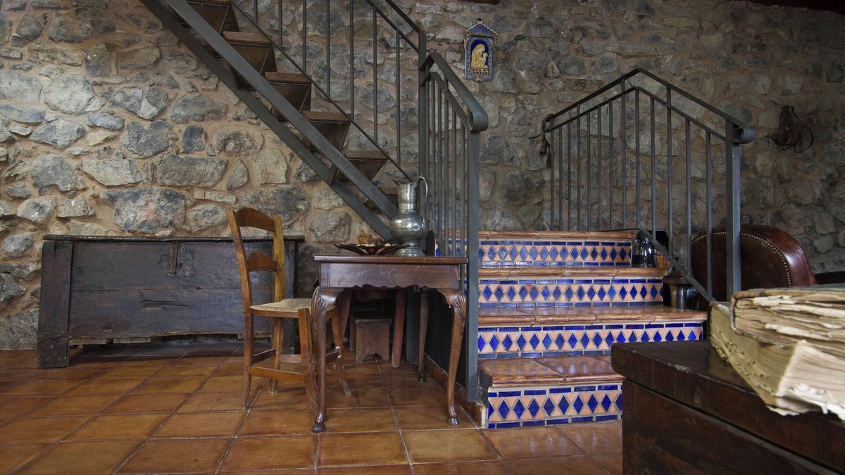 Munilla Cottage | Spacious house in the mountains in stone and wood, with garden, porch and barbecue.