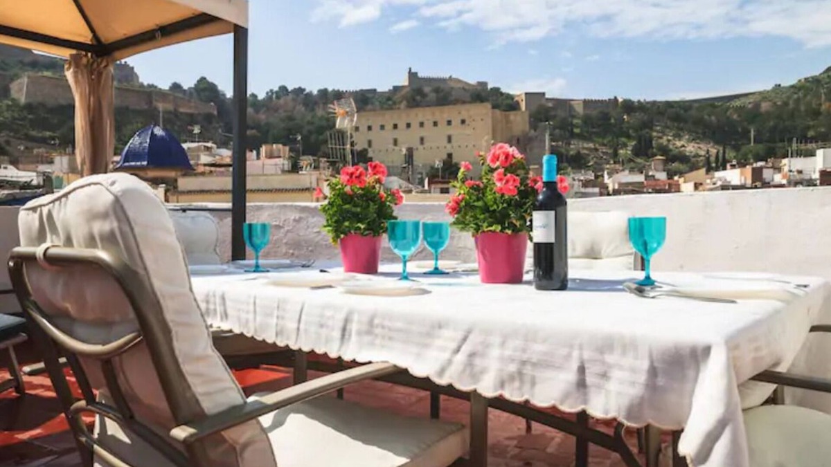 Sagunto House | SPACIOUS HOUSE IN THE HISTORICAL CENTER AND BEAUTIFUL VIEWS