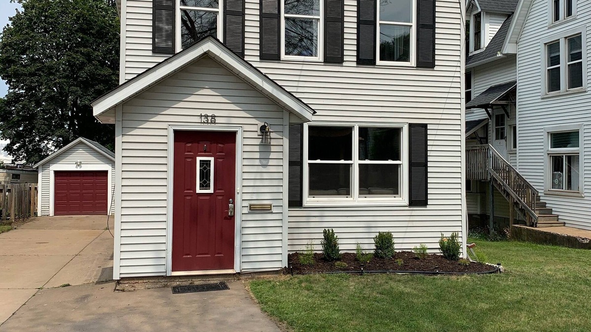Marquette House | Spacious house in the heart of Marquette.