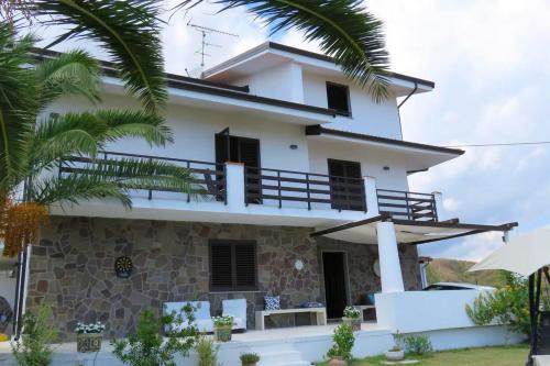Brancaleone Marina House | Spacious house with jacuzzi in Brancaleone Marina