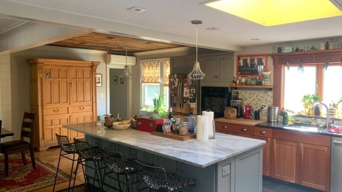 Watertown House | Spacious house minutes from Harvard Square.
