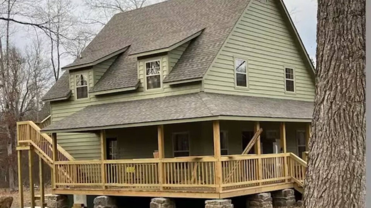 Ozark House | Spacious House near OHV trailhead and next to the Mulberry River at Cass Arkansas. Get 10% off per day when booking 5 days or more.