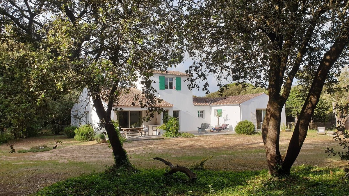 La Remigeasse Villa | Spacious house on the wild coast, 100 m from the beach.