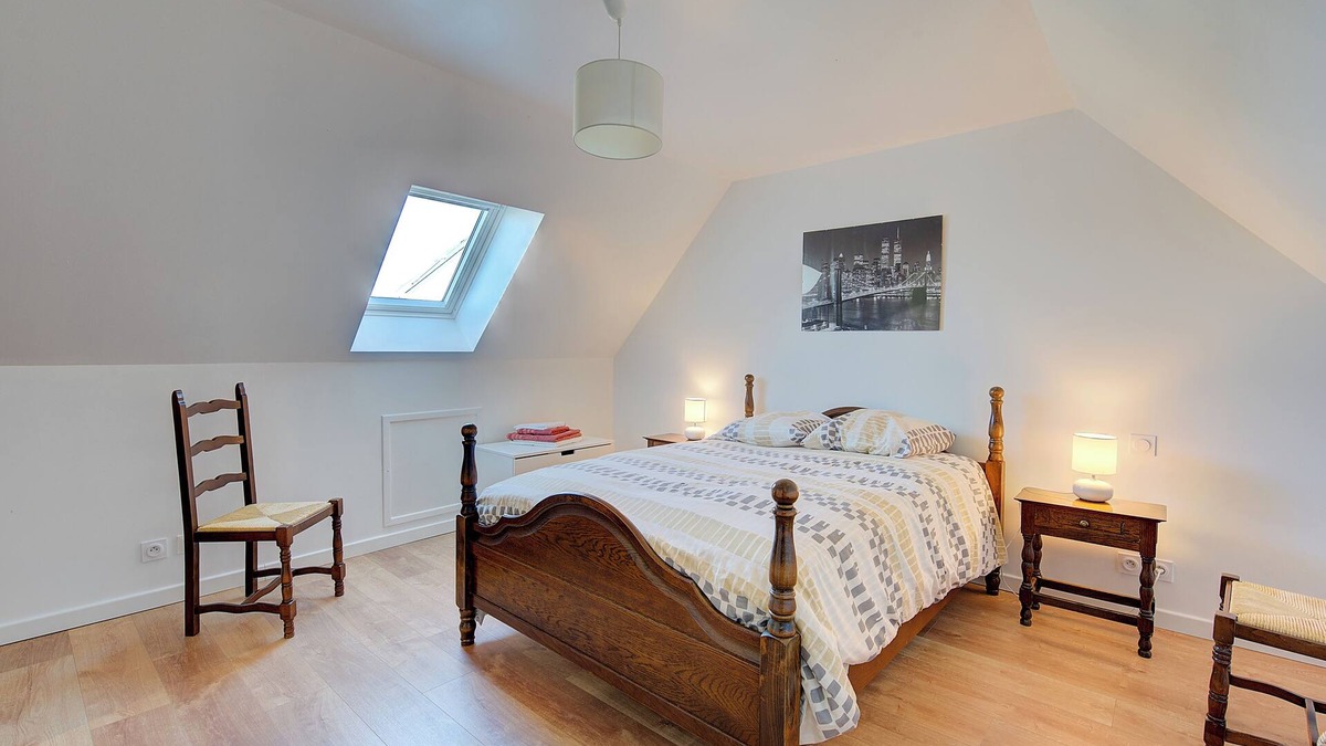 Monnaie House | Spacious house - sleeps 6 - ideal location - close to freeway