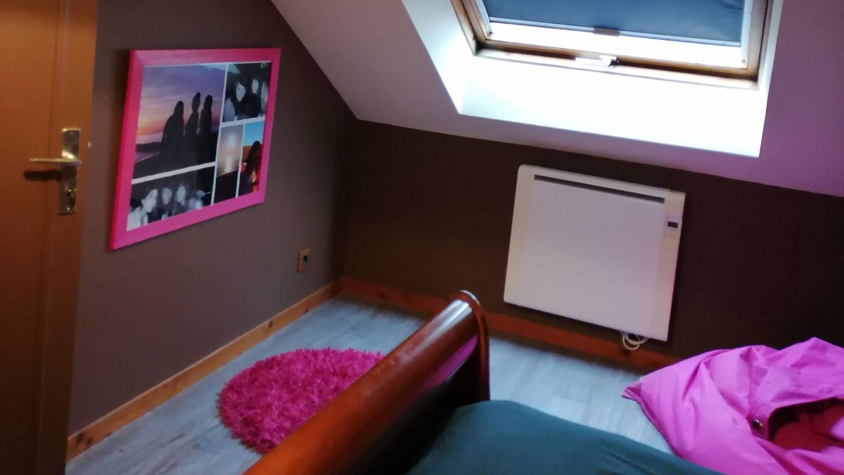 L'Huisserie Bed & Breakfast | Spacious house swimming pool near public transport and shops
