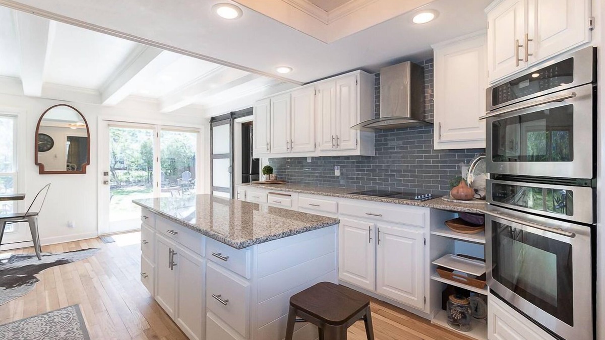 Topeka House | Spacious House w/King Bed—Near Washburn & Capital