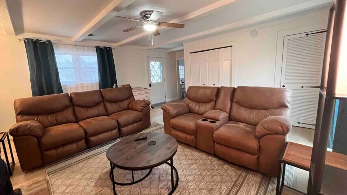 Lafayette House | Spacious House w Patio Fenced Yard 10 min to PU