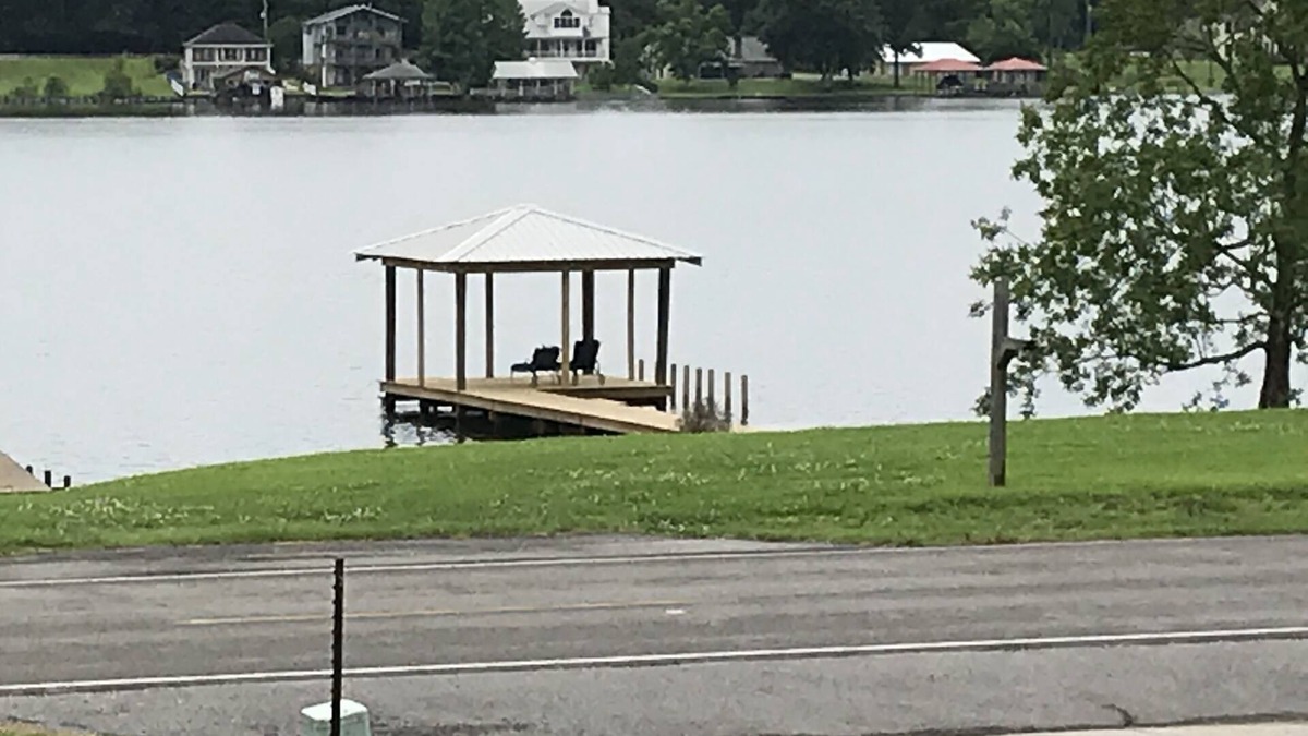 Jarreau House | Spacious house with big yard and private pier!PARTY BARGES AVAILABLE ON REQUEST