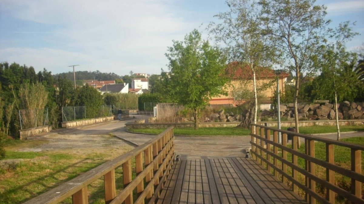 Rianxo Villa | Spacious house with closed farm next to the sea