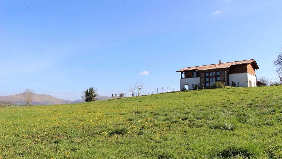Suhescun House | Spacious house with garden