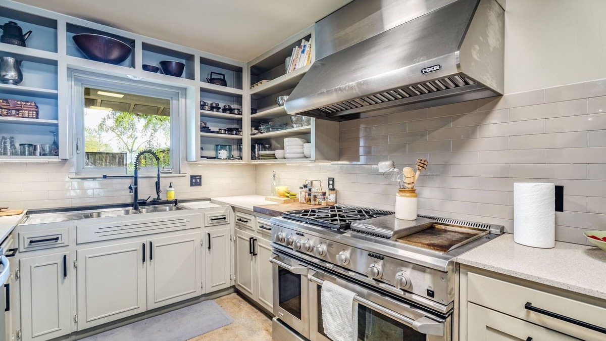 North Austin Civic Association House | Spacious house with gorgeous outdoor seating Near Domain and Q2 Stadium