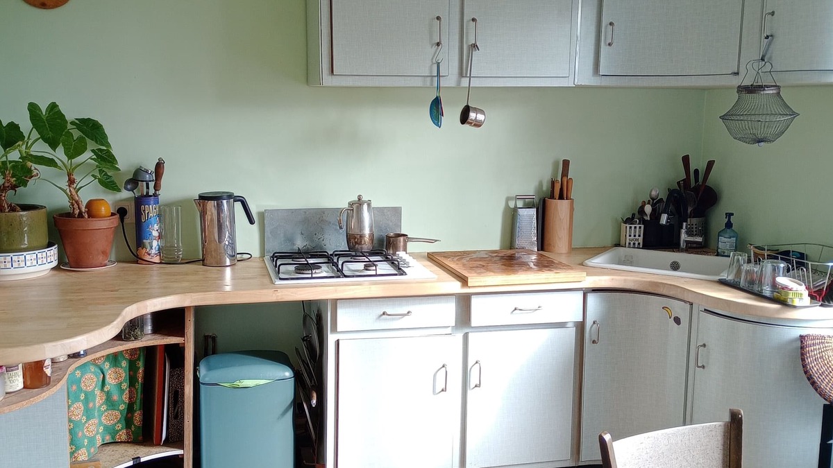 Redon House | Spacious house with lush garden, 10 minutes' walk from town center.