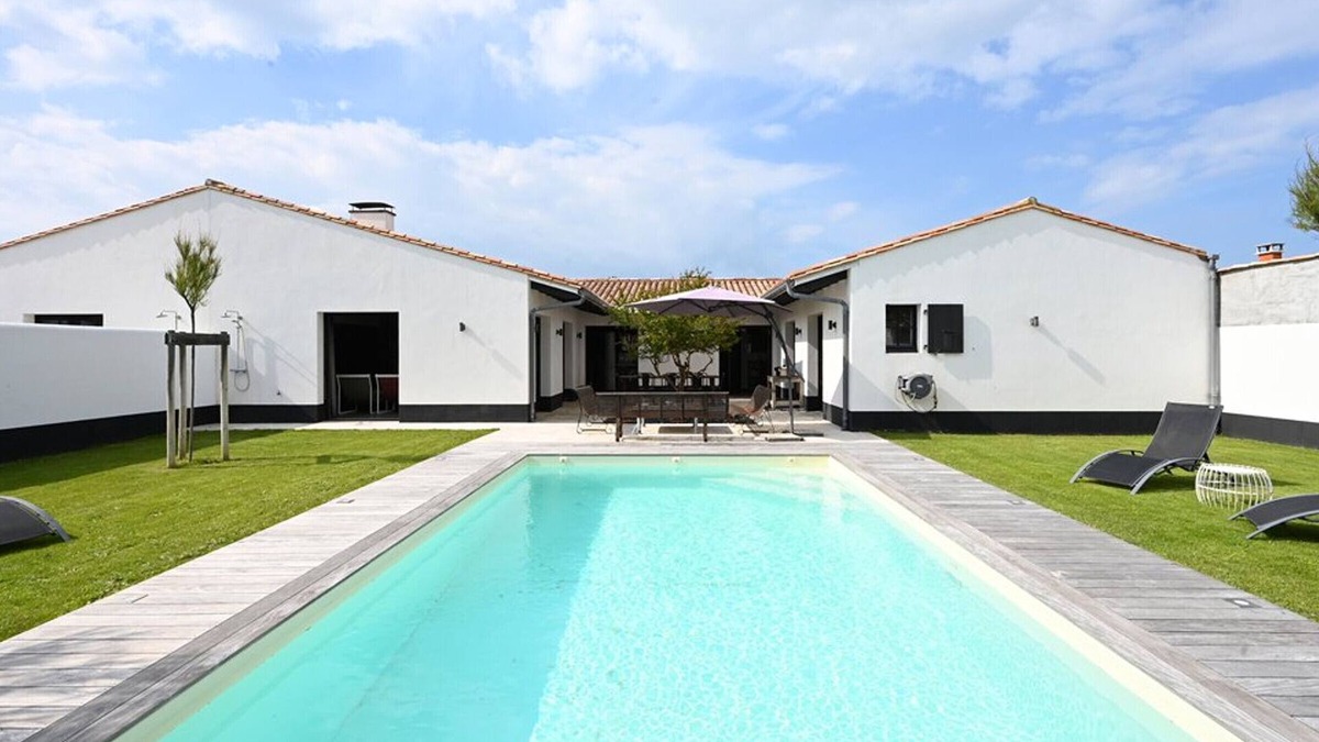 Ars-en-Re House | Spacious house with parking near the sea